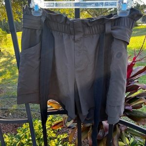 Athleta Women’s Side Pocket Paper Bag Shorts Dark Gray EUC Size 8